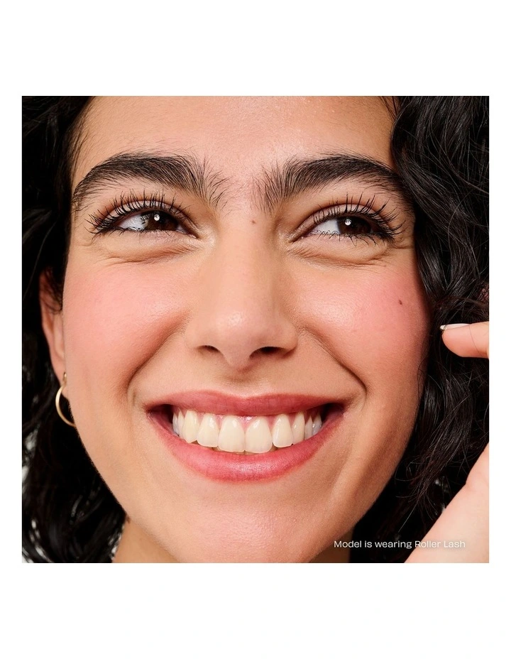 Roller Lash Curling Mascara image 3