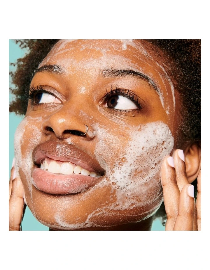 Good Cleanup Pore-Purifying Gel-to-Foaming Cleanser image 3