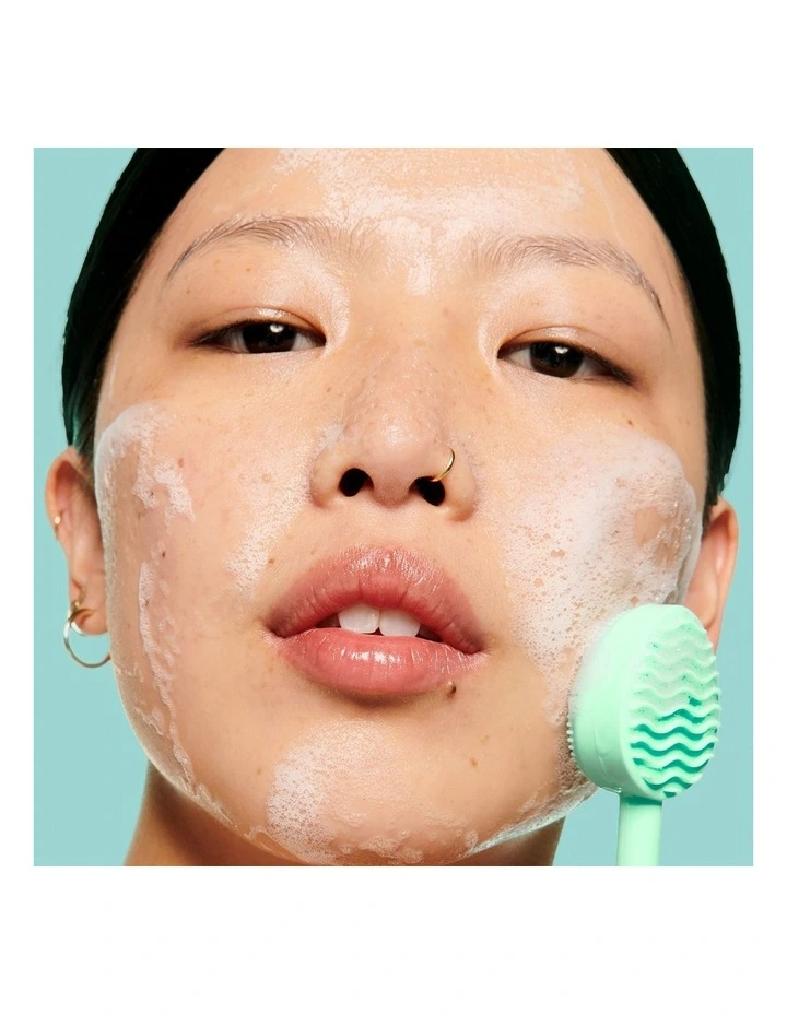 Good Cleanup Pore-Purifying Gel-to-Foaming Cleanser image 4
