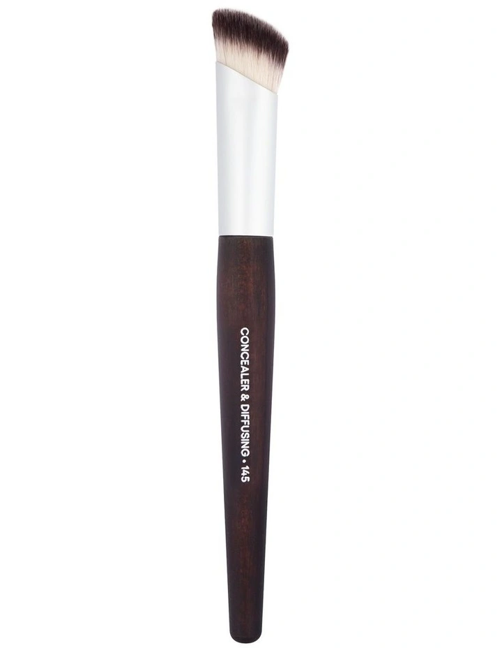 Multi-Tasking Camouflage Concealer Duo image 4