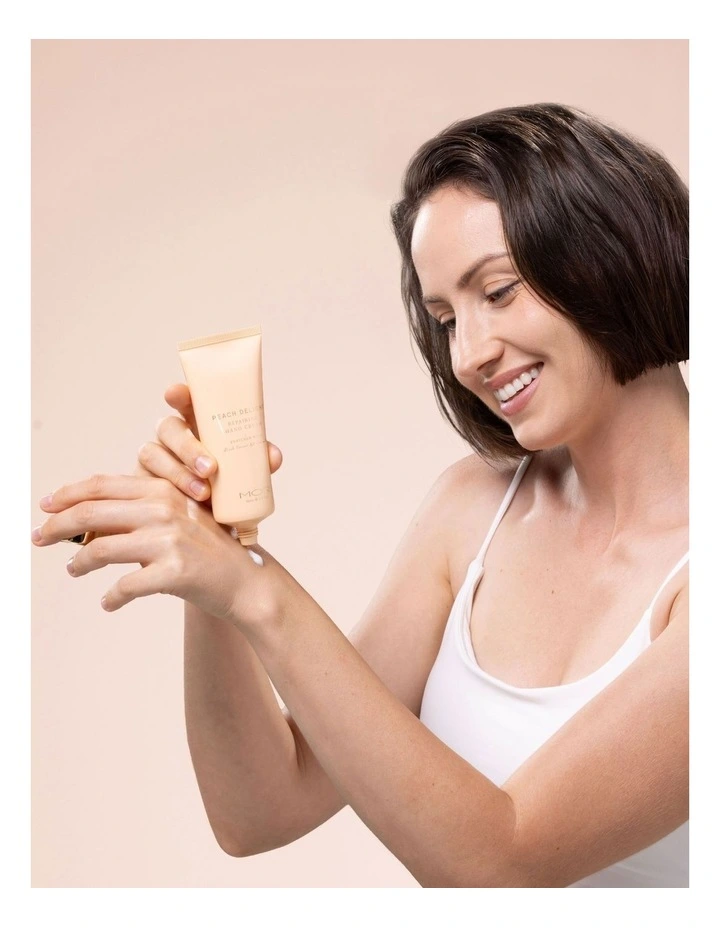Peach Delight Repairing Hand Cream image 2