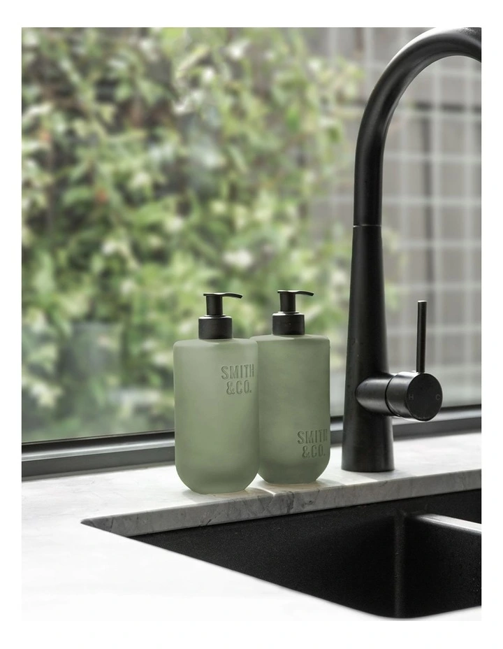 Amber & Freesia Hand & Body Wash 400ml image 3