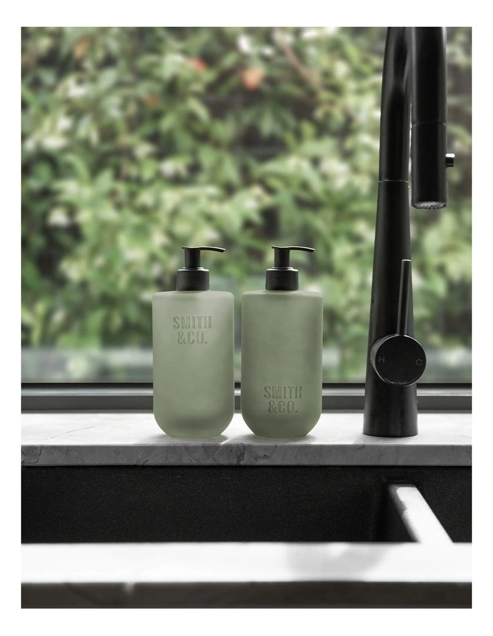 Amber & Freesia Hand & Body Wash 400ml image 4