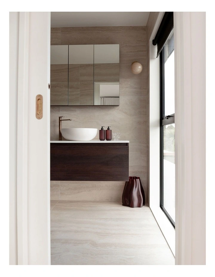 Black Oud & Saffron Hand & Body Wash 400ml image 6