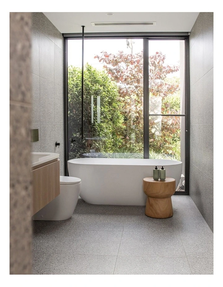 Amber & Freesia Hand & Body Lotion 400ml image 2