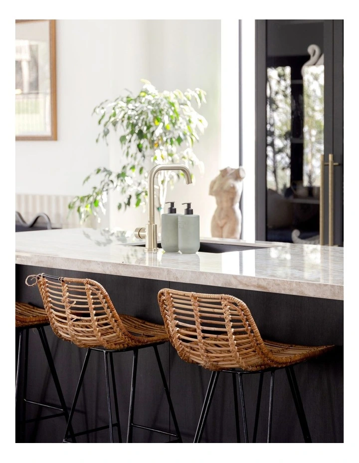 Amber & Freesia Hand & Body Lotion 400ml image 5