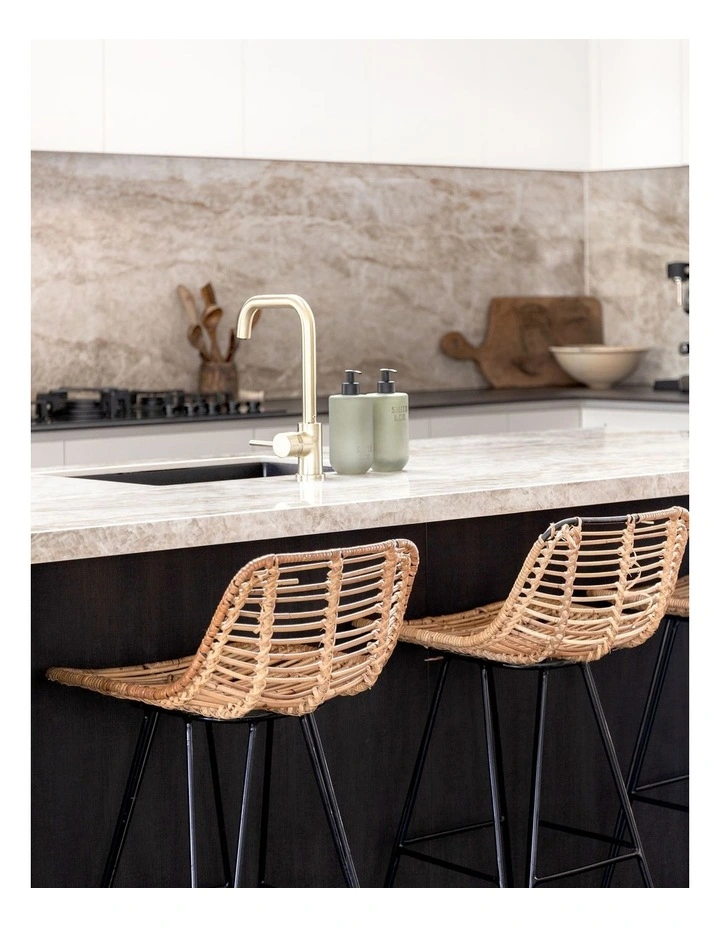 Amber & Freesia Hand & Body Lotion 400ml image 7