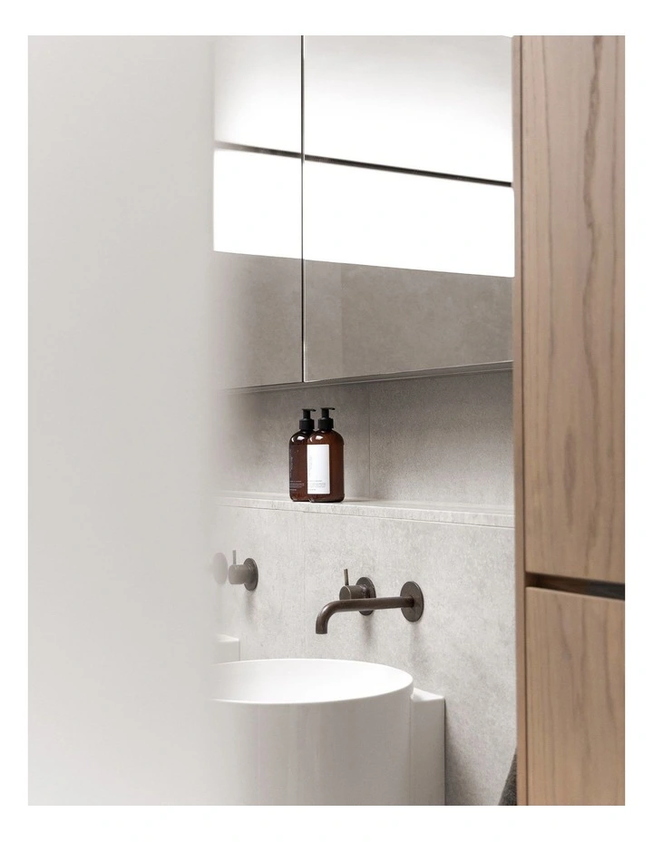 Wild Berry & Jasmine Restore Hand Wash 500ml image 7