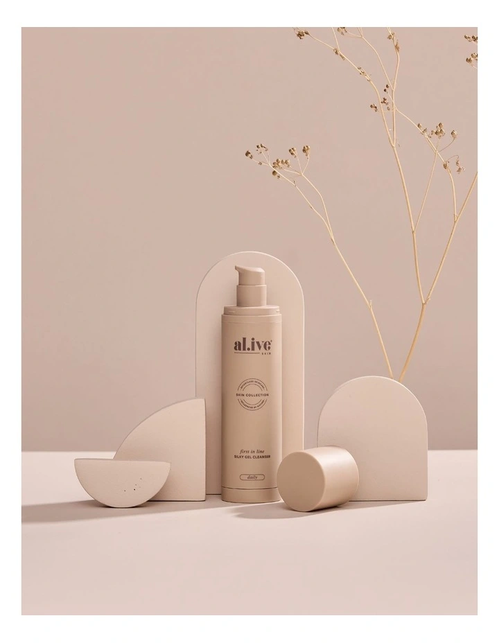 First In Line Silky Foaming Cleasner 100ml image 2