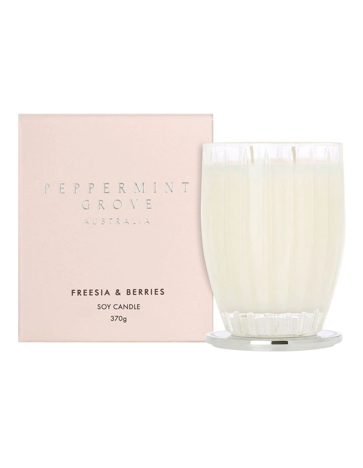 Freesia & Berries Large Soy Candle 370g image 1