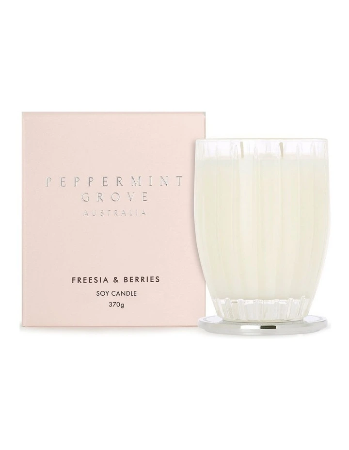 Freesia & Berries Large Soy Candle 370g image 1