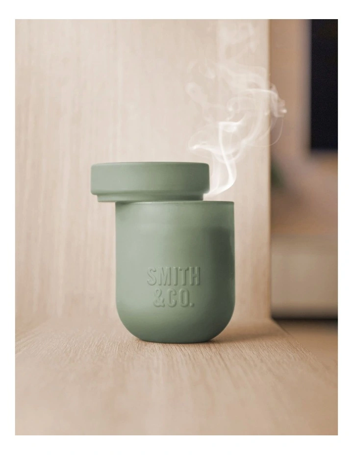 Amber & Freesia Candle 250g image 3