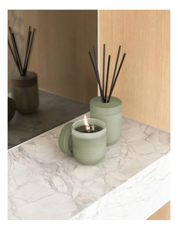 Amber & Freesia Candle 250g image 5