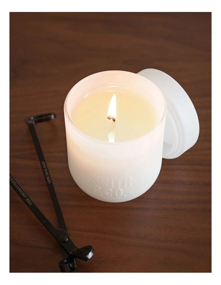 Tonka & White Musk Candle 250g image 5