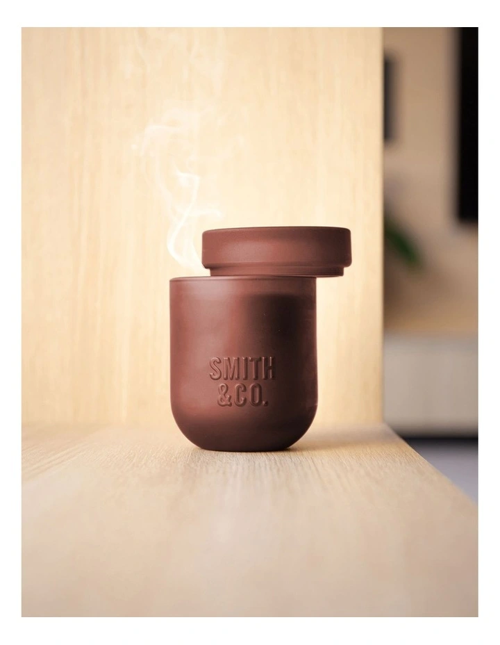 Oud & Saffron Candle image 5