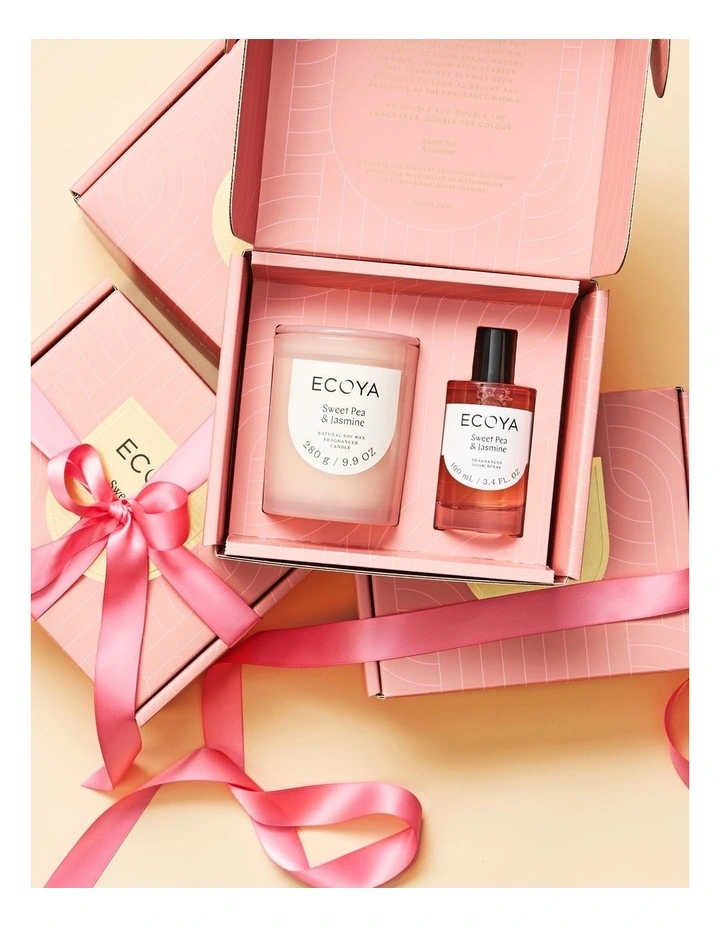 The Double Act Sweet Pea And Jasmine Candle image 2