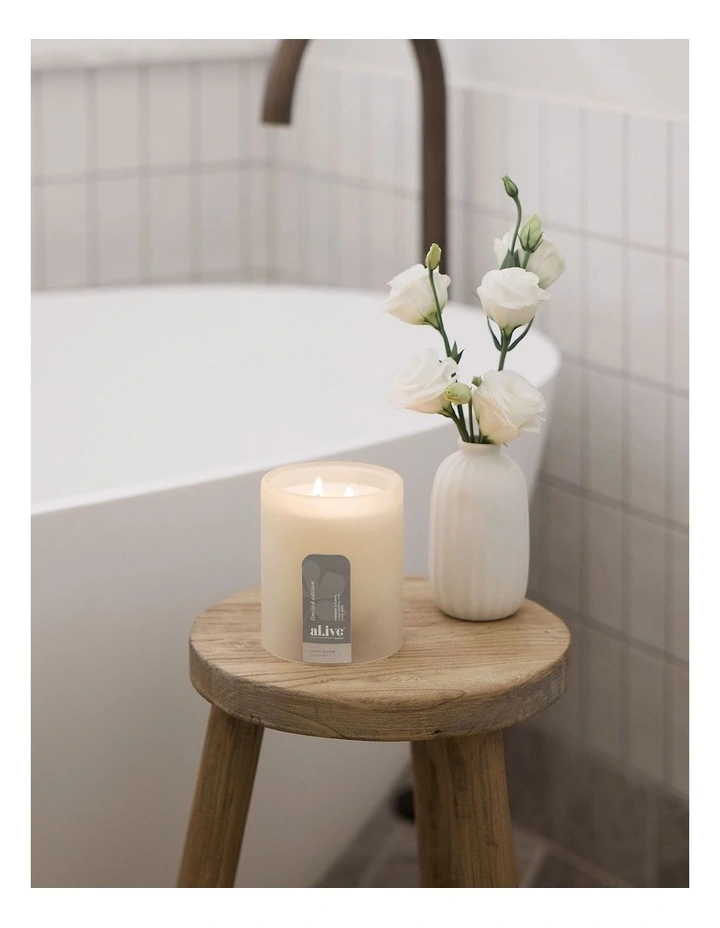 Ivory Bloom Soy Candle 300g image 4