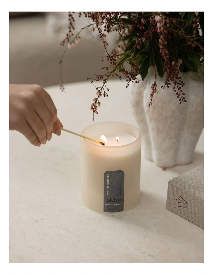 Soy Candle in Coconut & Wild Orange 330g image 3
