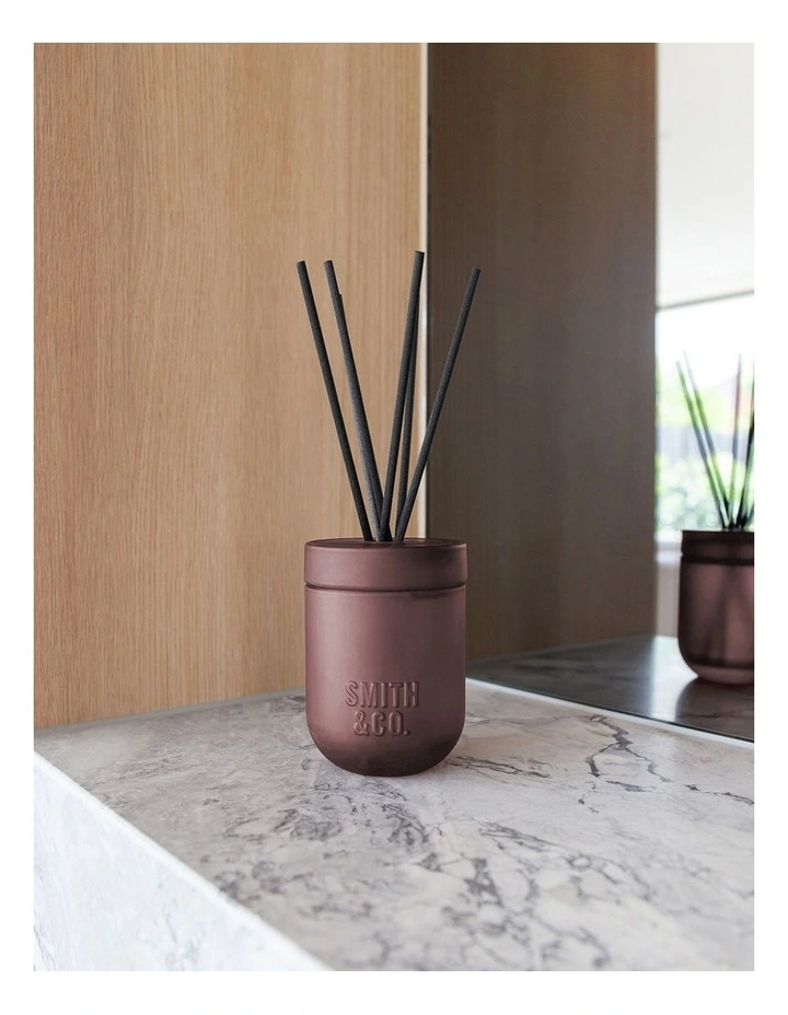 Oud And Saffron Diffuser 200ml image 3