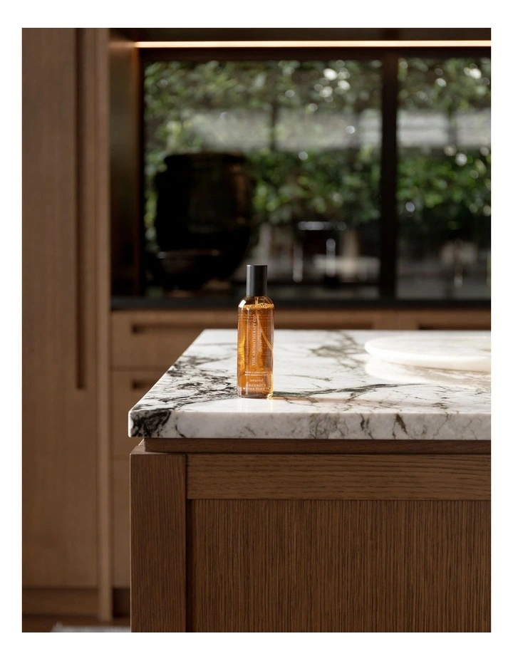 Embrace Vanille & Hazelnut Ambre Linen & Room Spray 100ml image 2