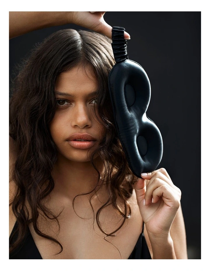 Pure Silk Contour Sleep Mask in Black image 3