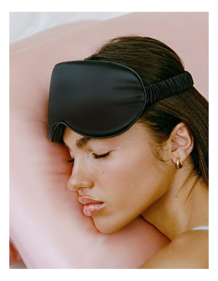 Pure Silk Contour Sleep Mask in Black image 4