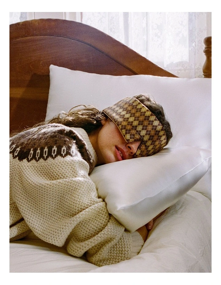 Pure Silk Blockout Sleep Mask in Blaire image 3