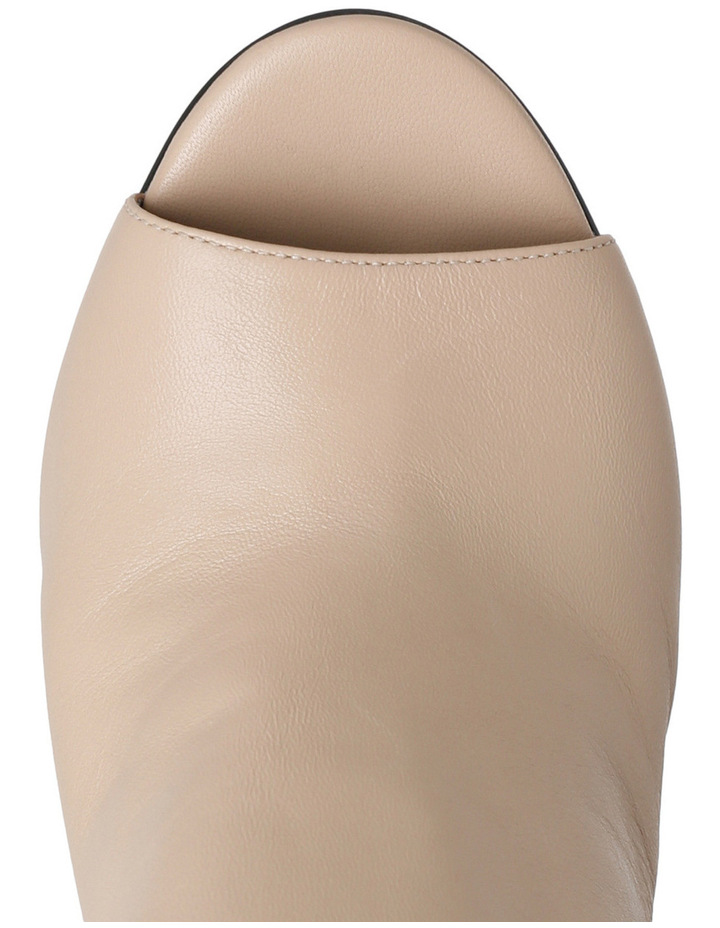 Kendall Kylie Essie Light Latte Pump Myer