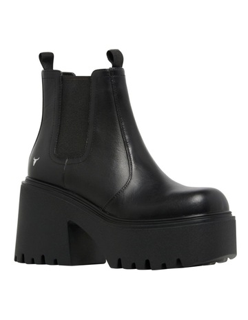 casual flat black boots
