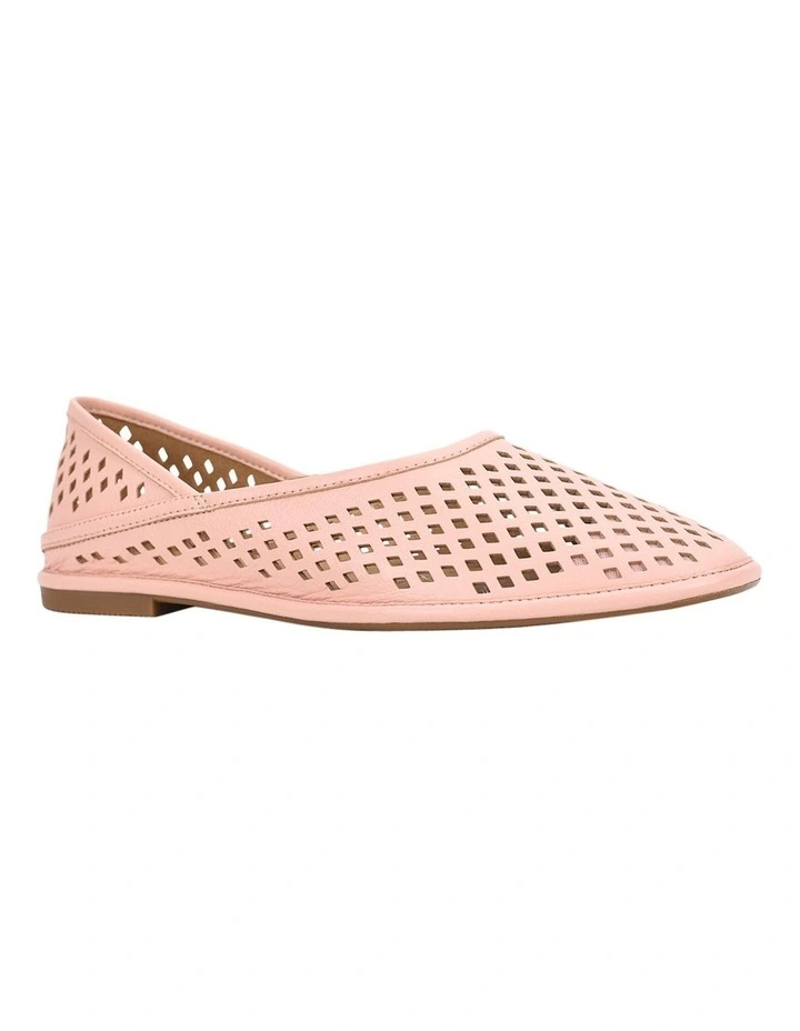 Chara Flat in Pale Rose image 2