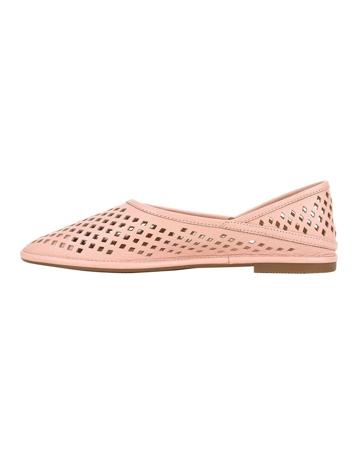 Chara Flat in Pale Rose image 3