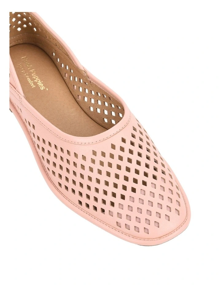 Chara Flat in Pale Rose image 4
