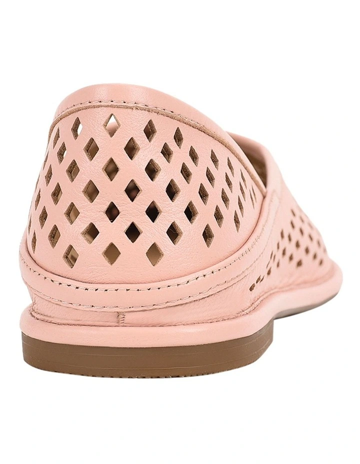 Chara Flat in Pale Rose image 5