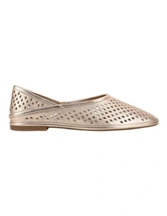 Chara Flat in Soft Gold