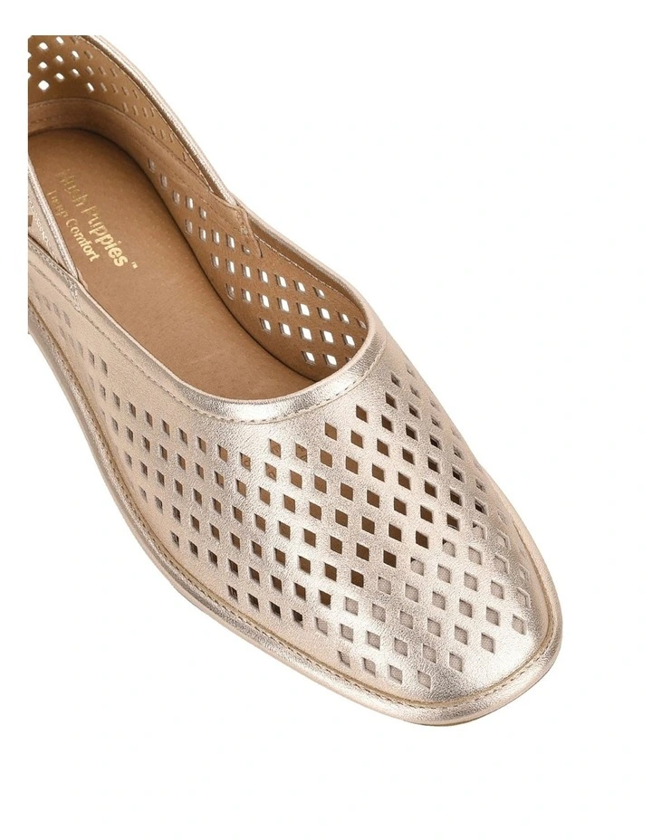 Chara Flat in Soft Gold image 4