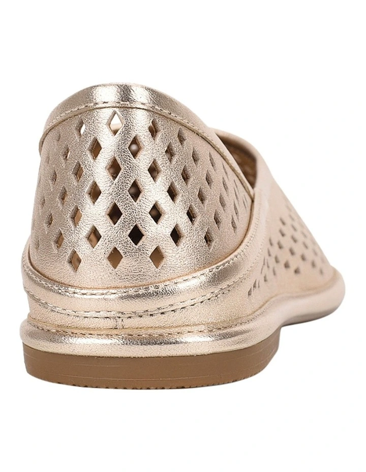 Chara Flat in Soft Gold image 5