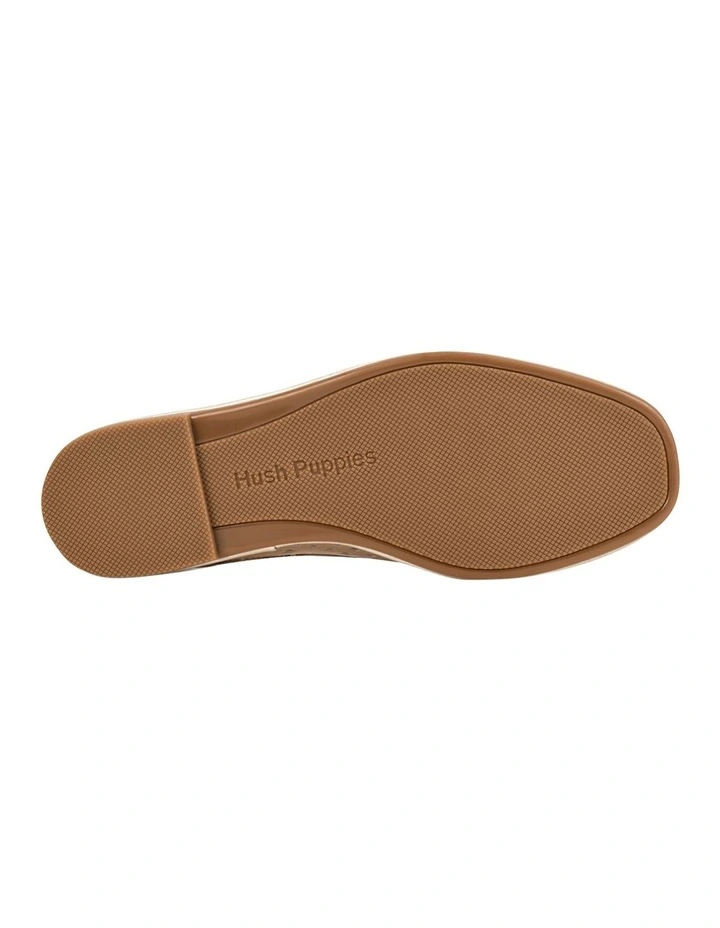 Chara Flat in Soft Gold image 6