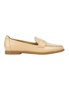 Zabrina Loafer in Latte