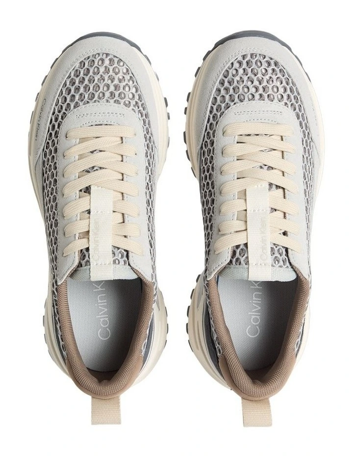 Hike Runnier in Taupe image 4