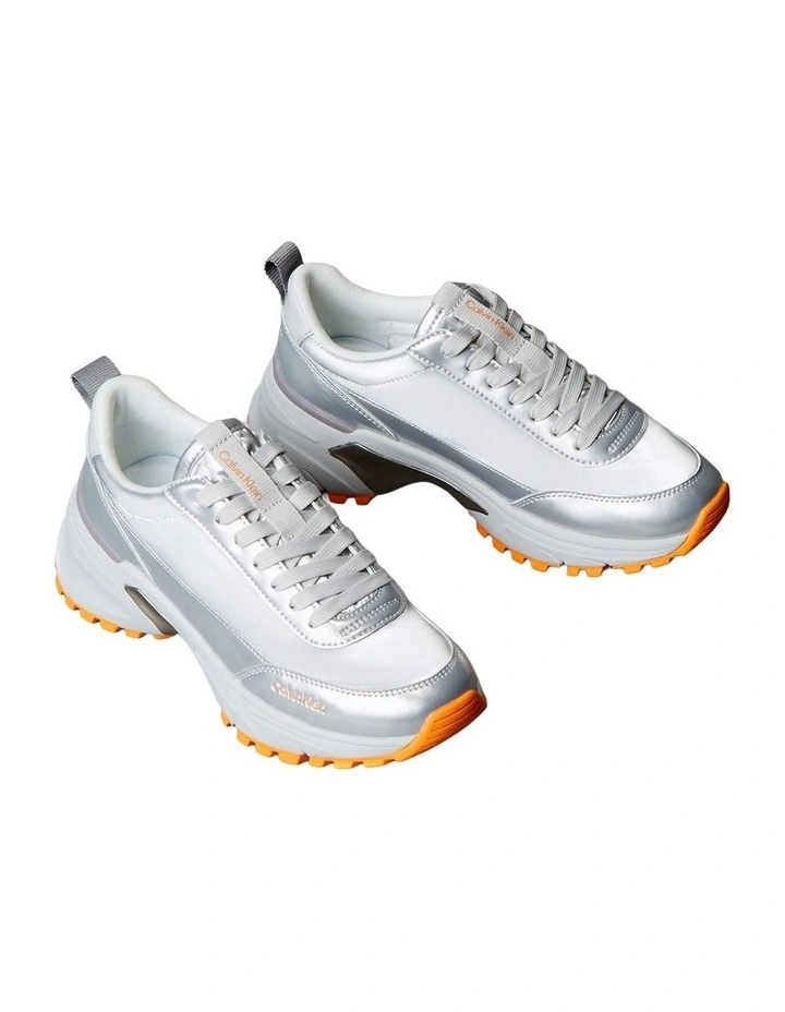 Hike Runner in Silver/Pearl Grey image 3