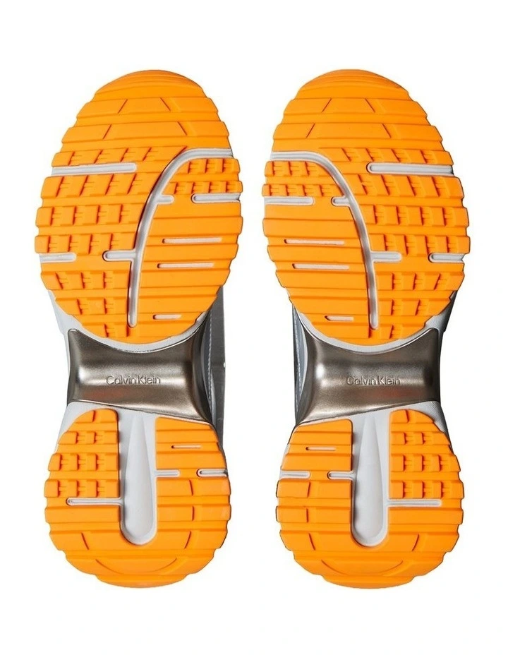 Hike Runner in Silver/Pearl Grey image 6