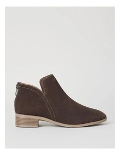 Dublin Boot in Chocolate Suede