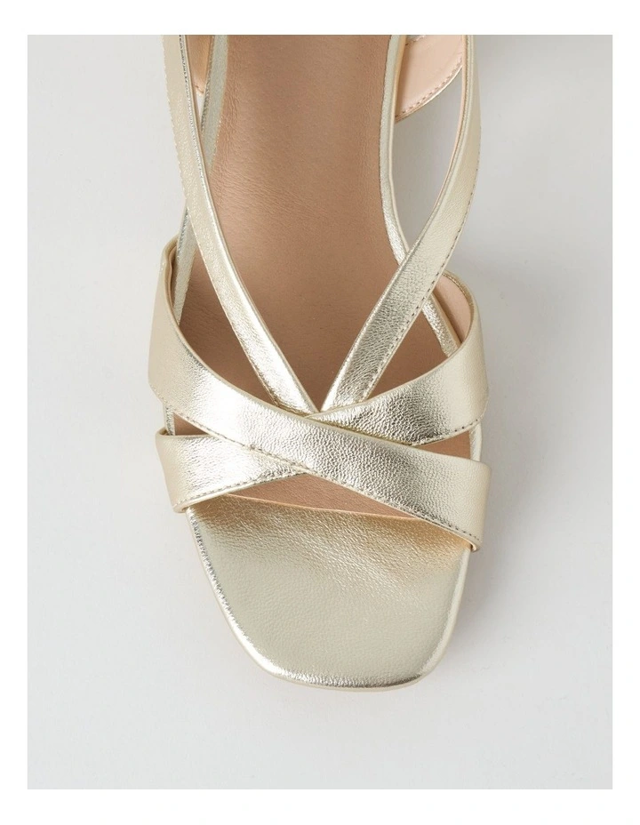 Janet Sandal in Gold image 7
