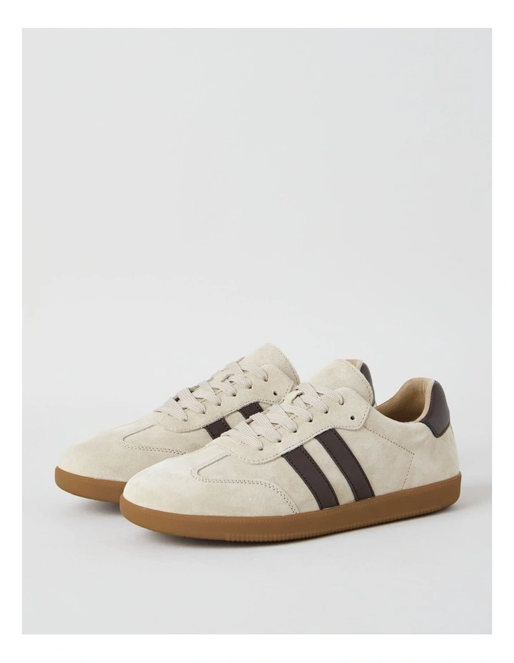 Lisbon Sneaker in Beige image 2
