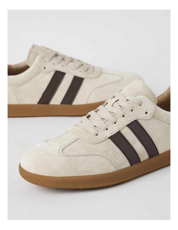 Lisbon Sneaker in Beige image 3