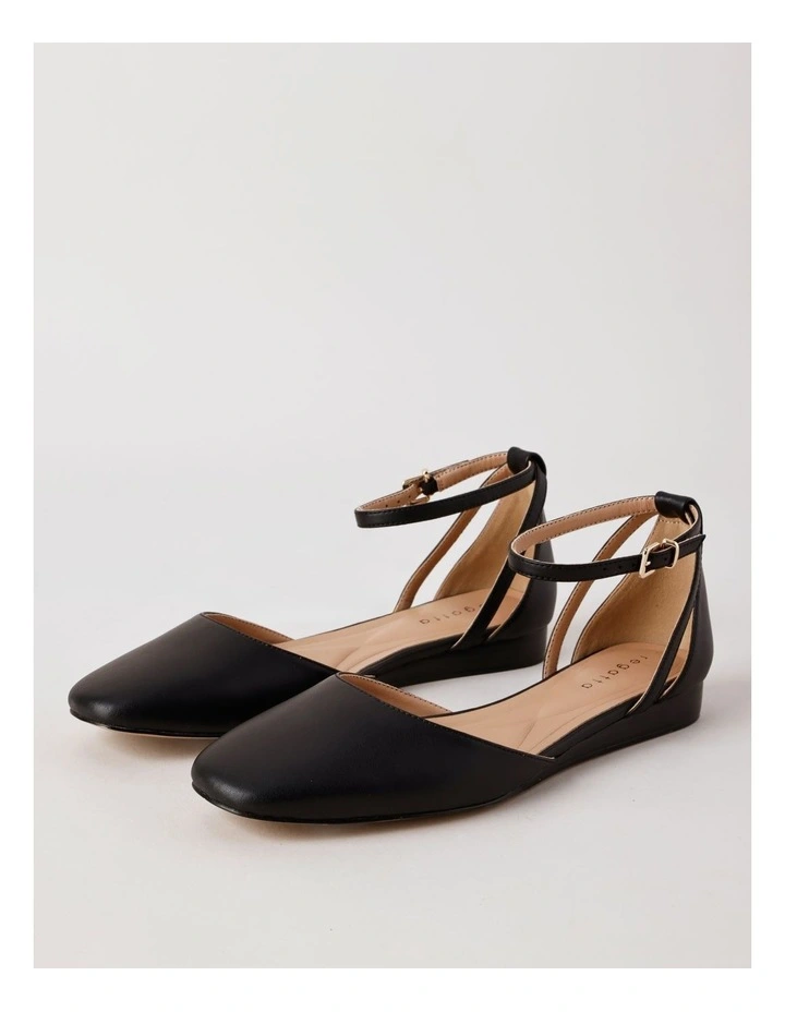 Kelise Flat Shoes in Black image 4