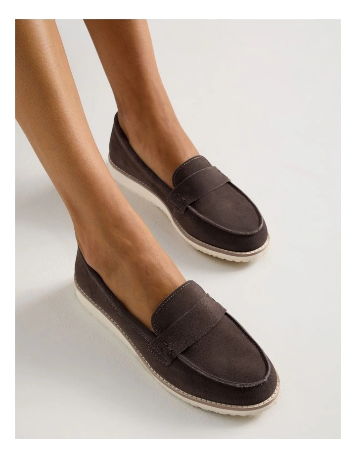 Quebec Flat Shoes in Brown image 2