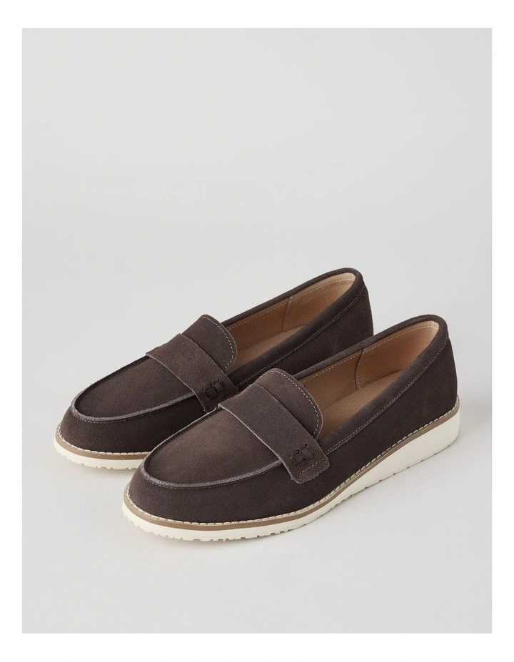 Quebec Flat Shoes in Brown image 3