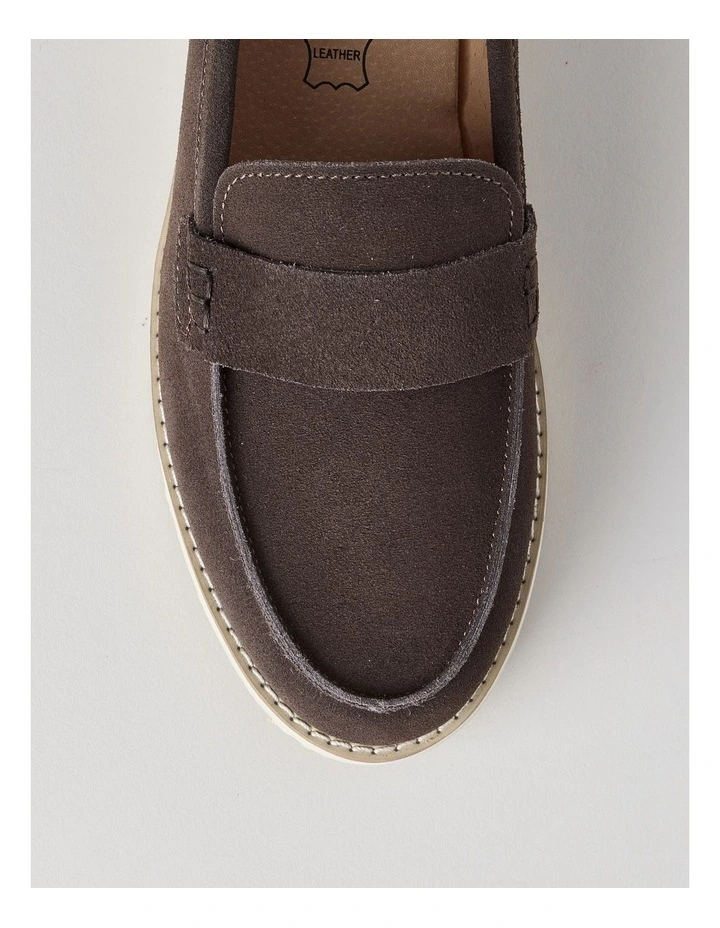 Quebec Flat Shoes in Brown image 5