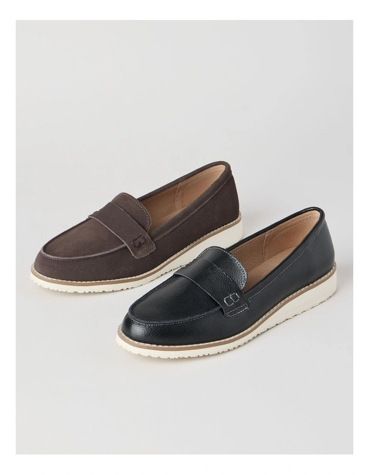 Quebec Flat Shoes in Black image 6